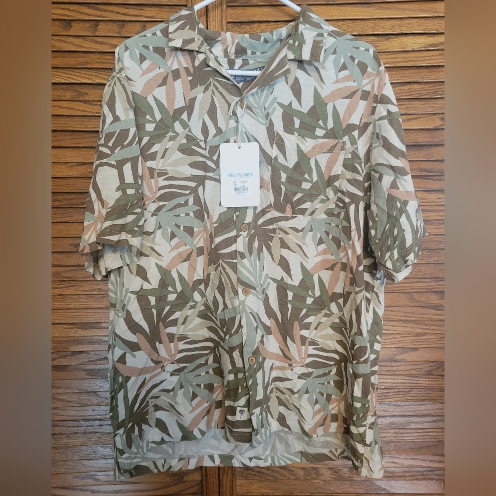 Free Planet NWT Tropical Leaf Print Button-Up Shirt Size Medium Mens Linen Blend
